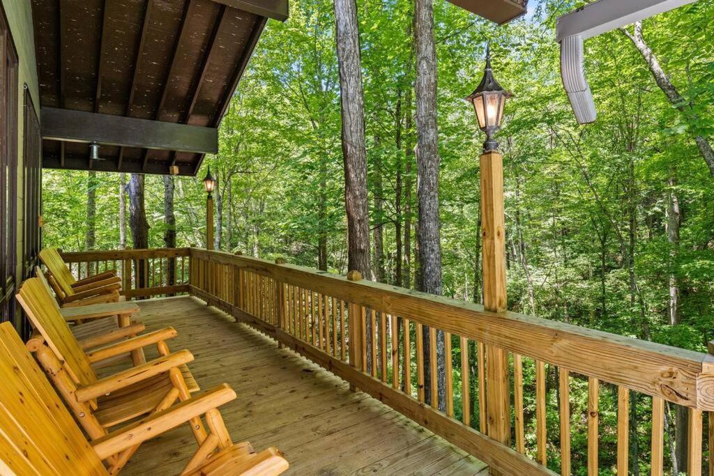 Bourbon Hollow Lodge With Hot Tub And Pool Plus Game Room Only 5 Min To Downtown Гатлінбург Екстер'єр фото
