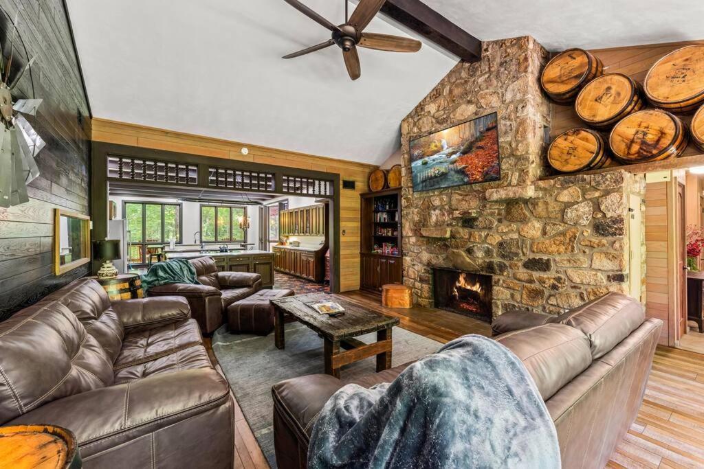 Bourbon Hollow Lodge With Hot Tub And Pool Plus Game Room Only 5 Min To Downtown Гатлінбург Екстер'єр фото