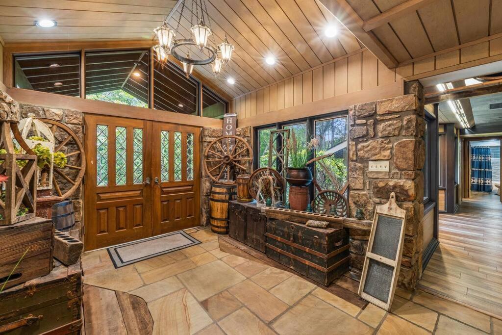Bourbon Hollow Lodge With Hot Tub And Pool Plus Game Room Only 5 Min To Downtown Гатлінбург Екстер'єр фото
