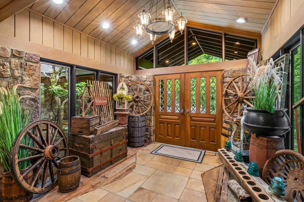 Bourbon Hollow Lodge With Hot Tub And Pool Plus Game Room Only 5 Min To Downtown Гатлінбург Екстер'єр фото