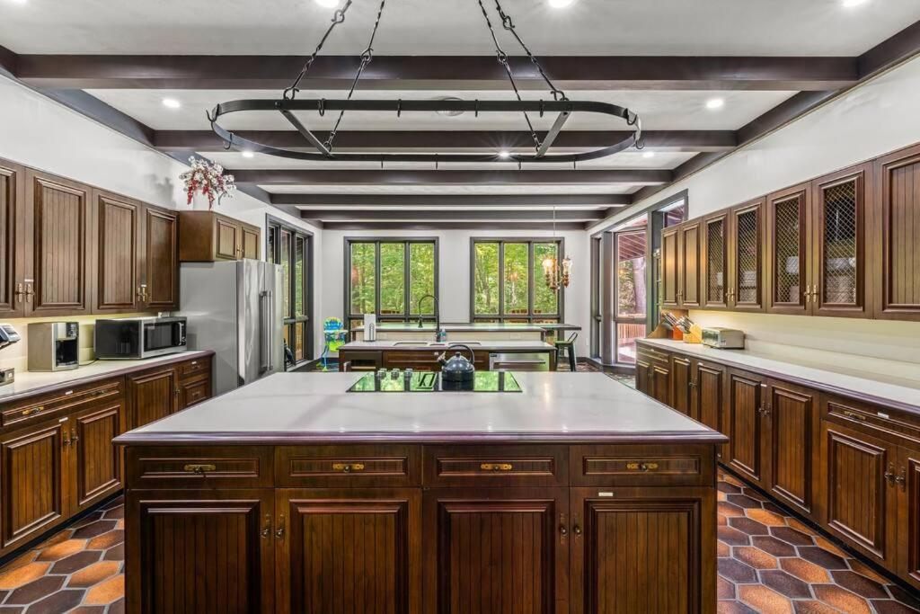 Bourbon Hollow Lodge With Hot Tub And Pool Plus Game Room Only 5 Min To Downtown Гатлінбург Екстер'єр фото