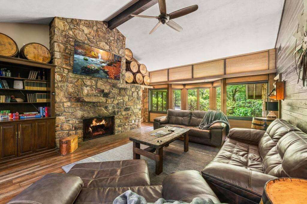 Bourbon Hollow Lodge With Hot Tub And Pool Plus Game Room Only 5 Min To Downtown Гатлінбург Екстер'єр фото