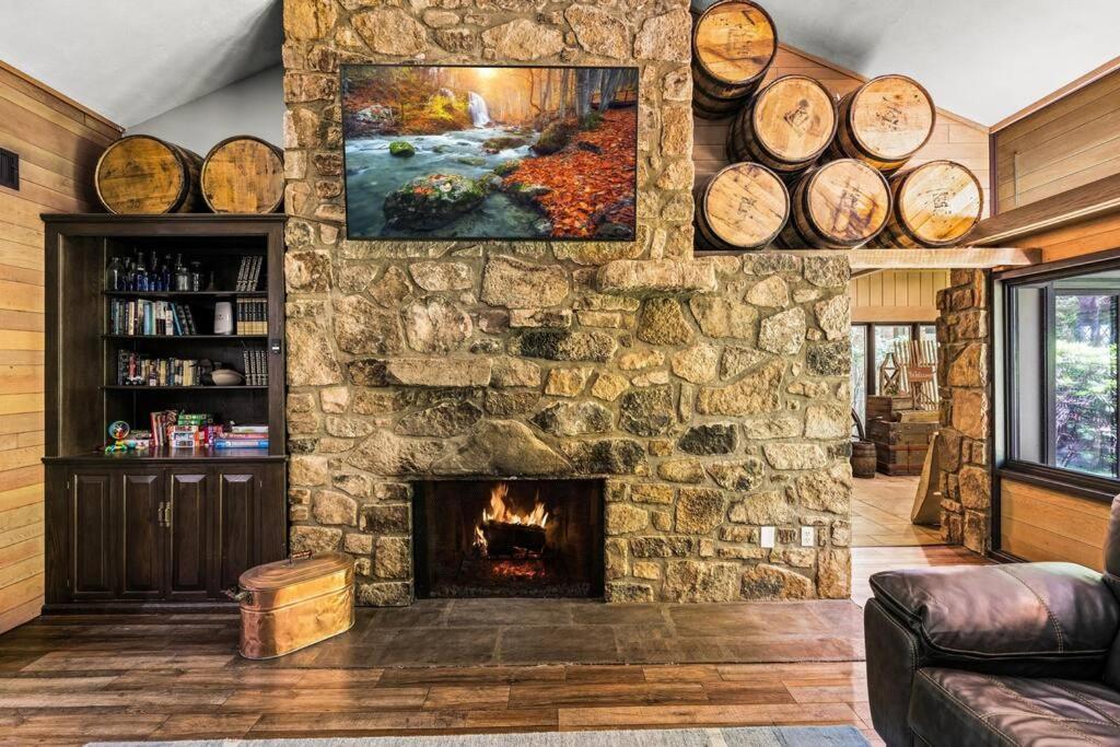 Bourbon Hollow Lodge With Hot Tub And Pool Plus Game Room Only 5 Min To Downtown Гатлінбург Екстер'єр фото