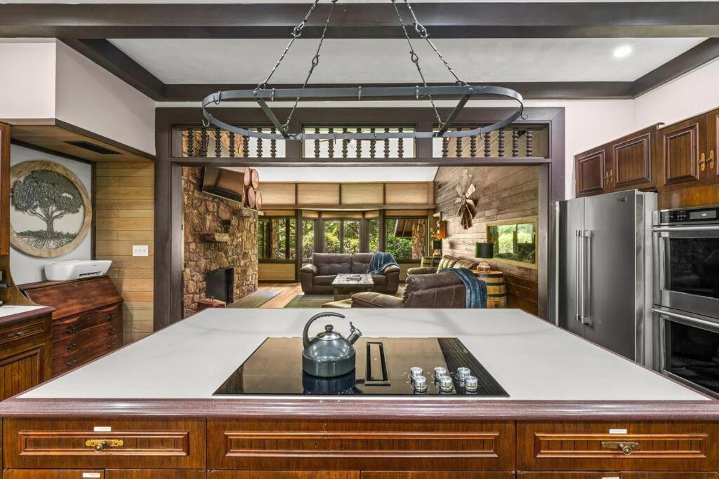 Bourbon Hollow Lodge With Hot Tub And Pool Plus Game Room Only 5 Min To Downtown Гатлінбург Екстер'єр фото