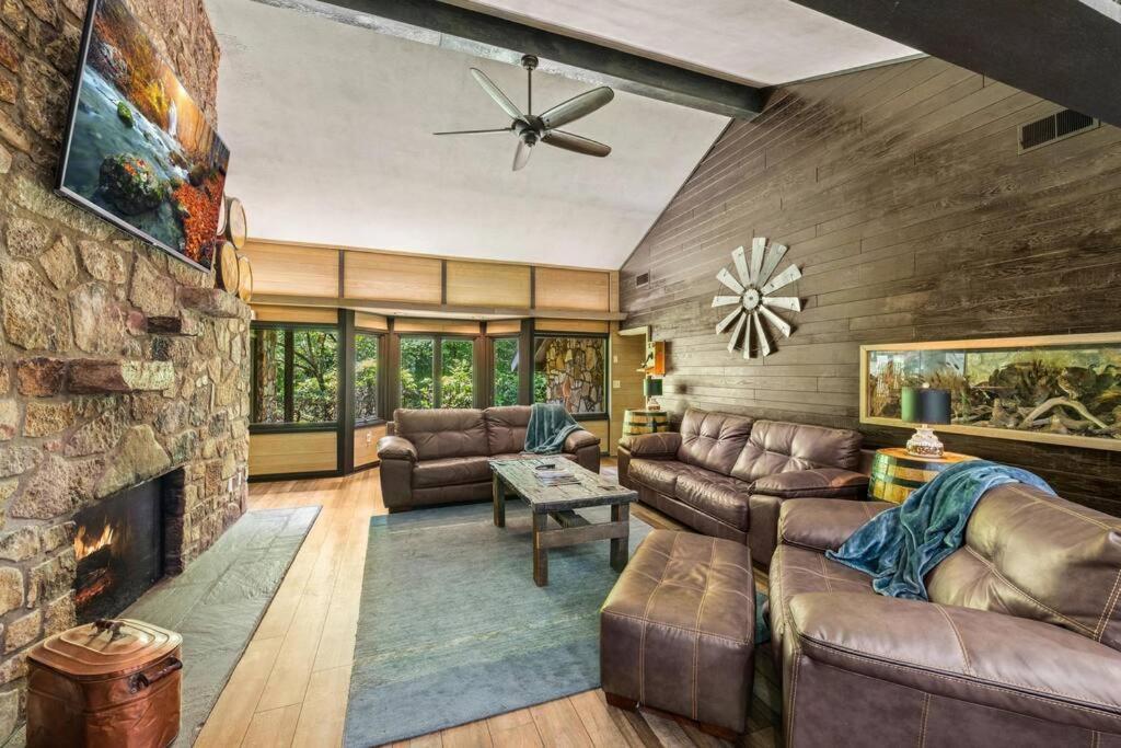 Bourbon Hollow Lodge With Hot Tub And Pool Plus Game Room Only 5 Min To Downtown Гатлінбург Екстер'єр фото