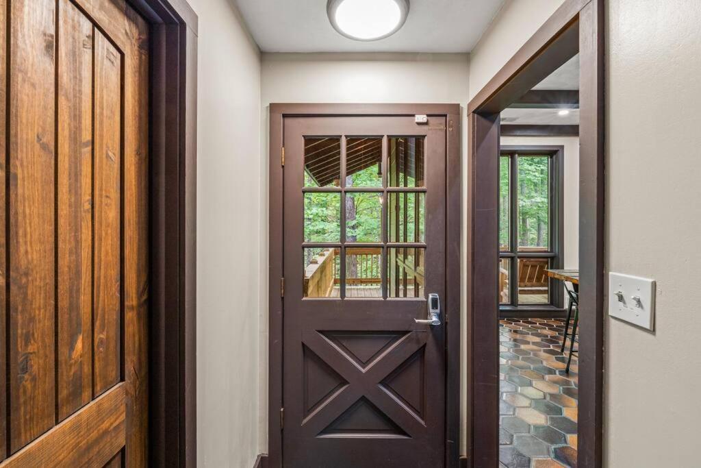 Bourbon Hollow Lodge With Hot Tub And Pool Plus Game Room Only 5 Min To Downtown Гатлінбург Екстер'єр фото