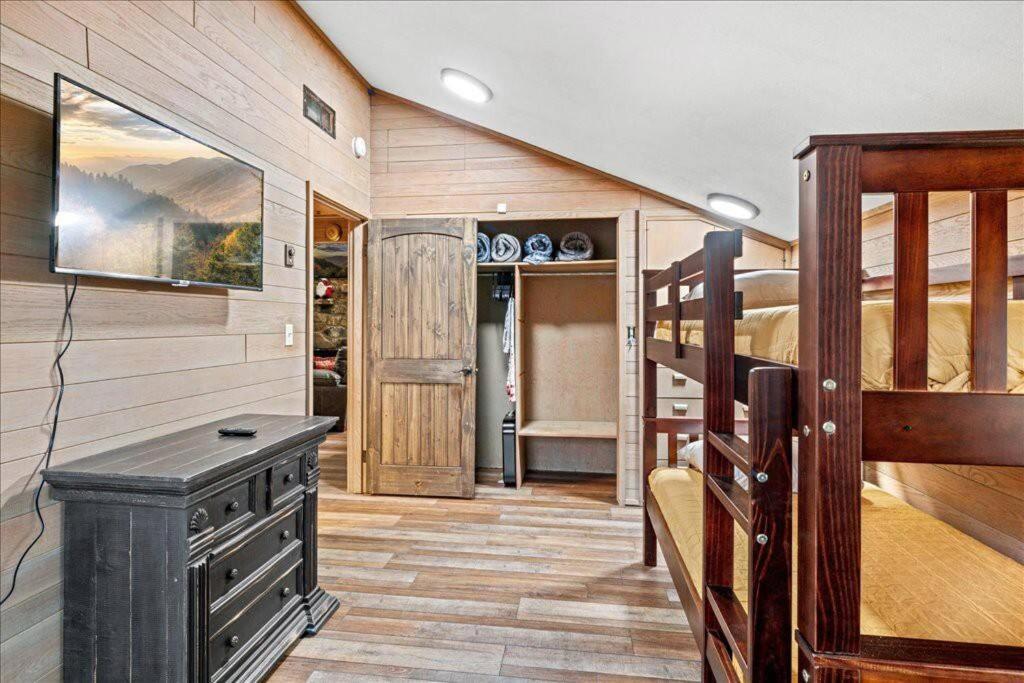 Bourbon Hollow Lodge With Hot Tub And Pool Plus Game Room Only 5 Min To Downtown Гатлінбург Екстер'єр фото