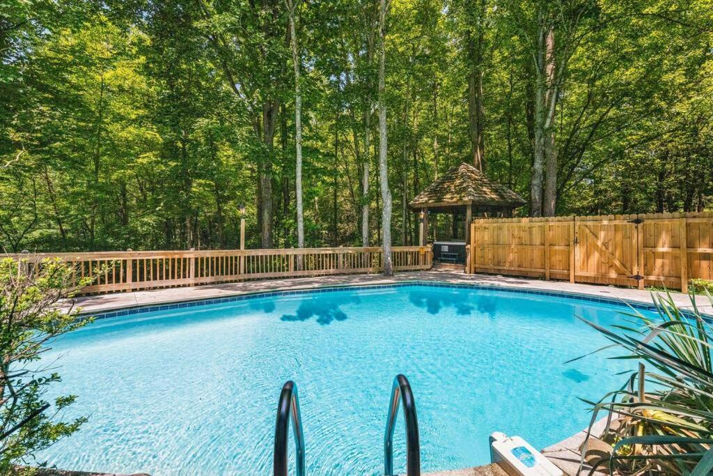 Bourbon Hollow Lodge With Hot Tub And Pool Plus Game Room Only 5 Min To Downtown Гатлінбург Екстер'єр фото