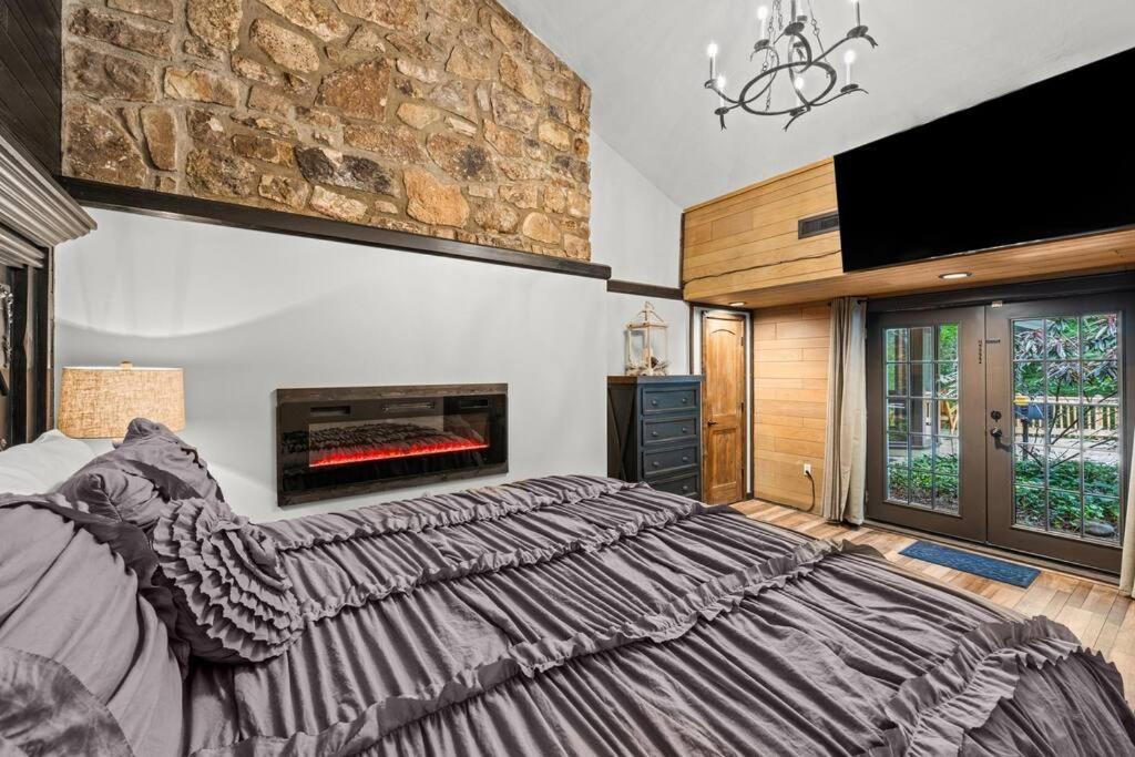 Bourbon Hollow Lodge With Hot Tub And Pool Plus Game Room Only 5 Min To Downtown Гатлінбург Екстер'єр фото