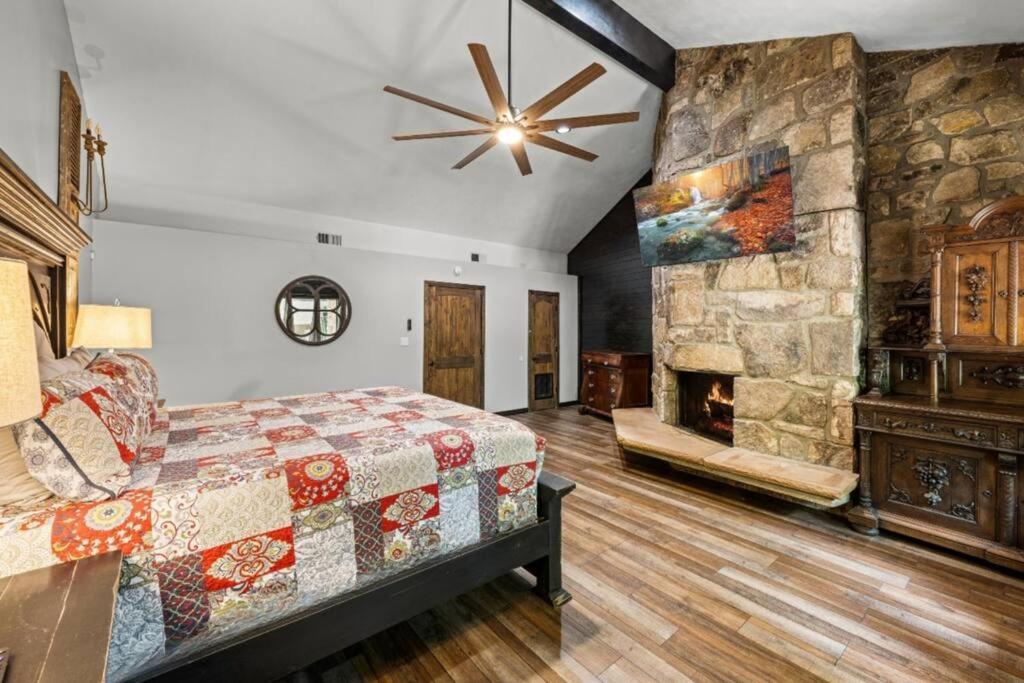 Bourbon Hollow Lodge With Hot Tub And Pool Plus Game Room Only 5 Min To Downtown Гатлінбург Екстер'єр фото