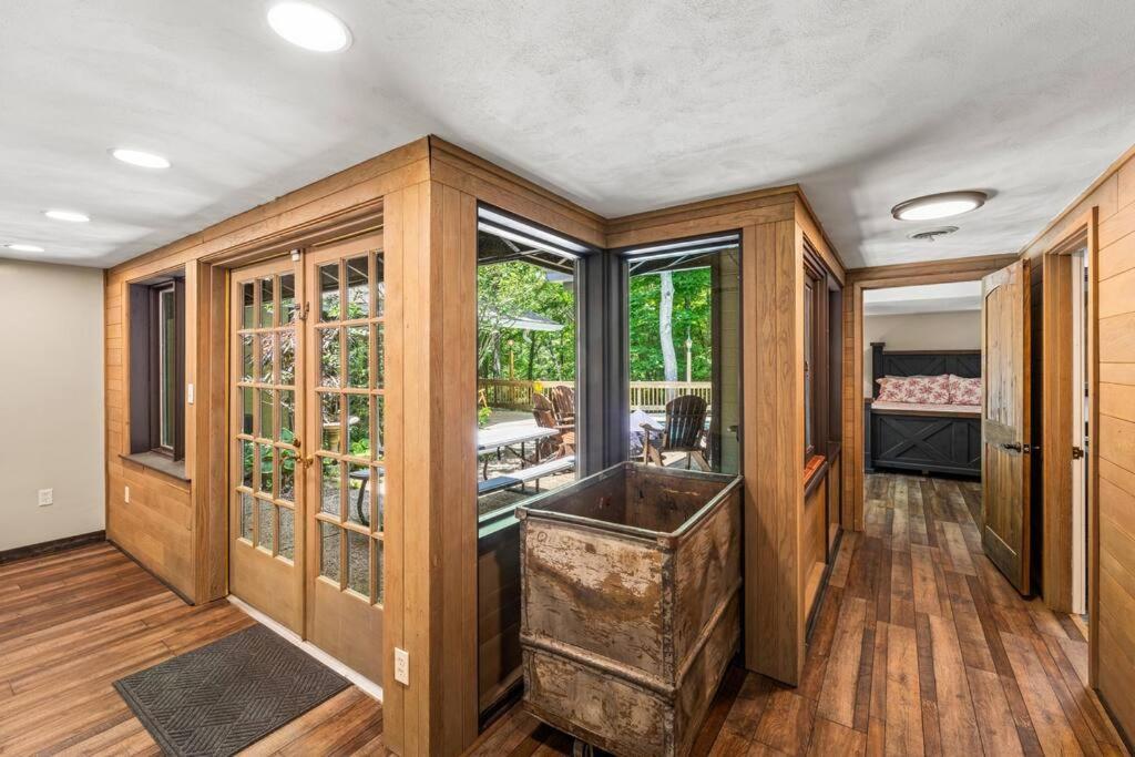 Bourbon Hollow Lodge With Hot Tub And Pool Plus Game Room Only 5 Min To Downtown Гатлінбург Екстер'єр фото