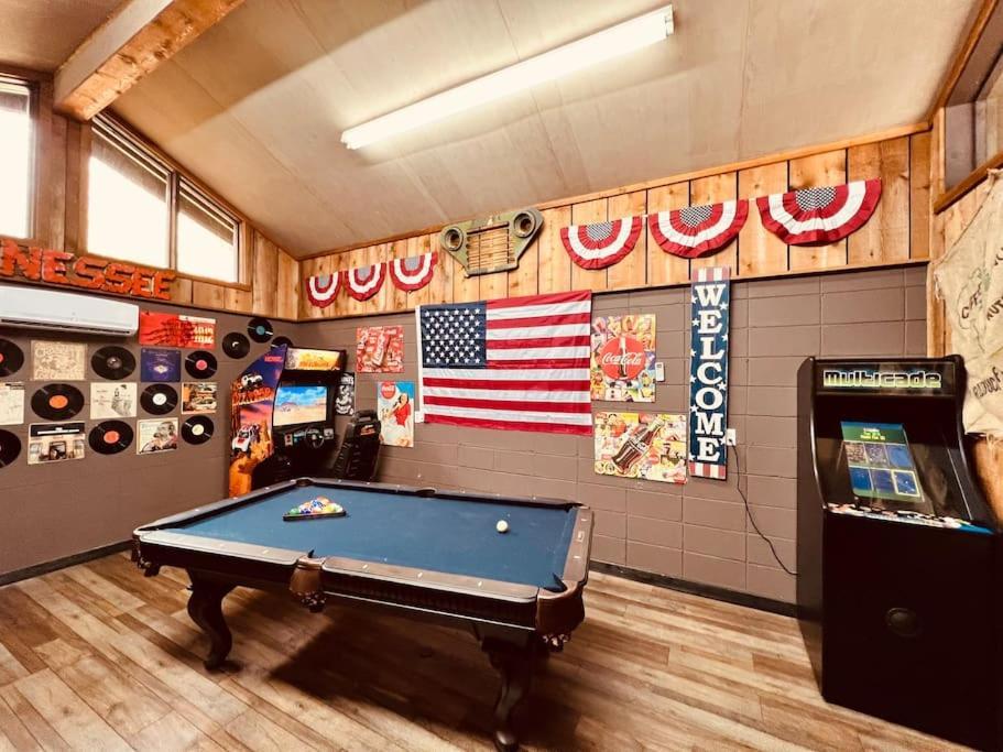 Bourbon Hollow Lodge With Hot Tub And Pool Plus Game Room Only 5 Min To Downtown Гатлінбург Екстер'єр фото