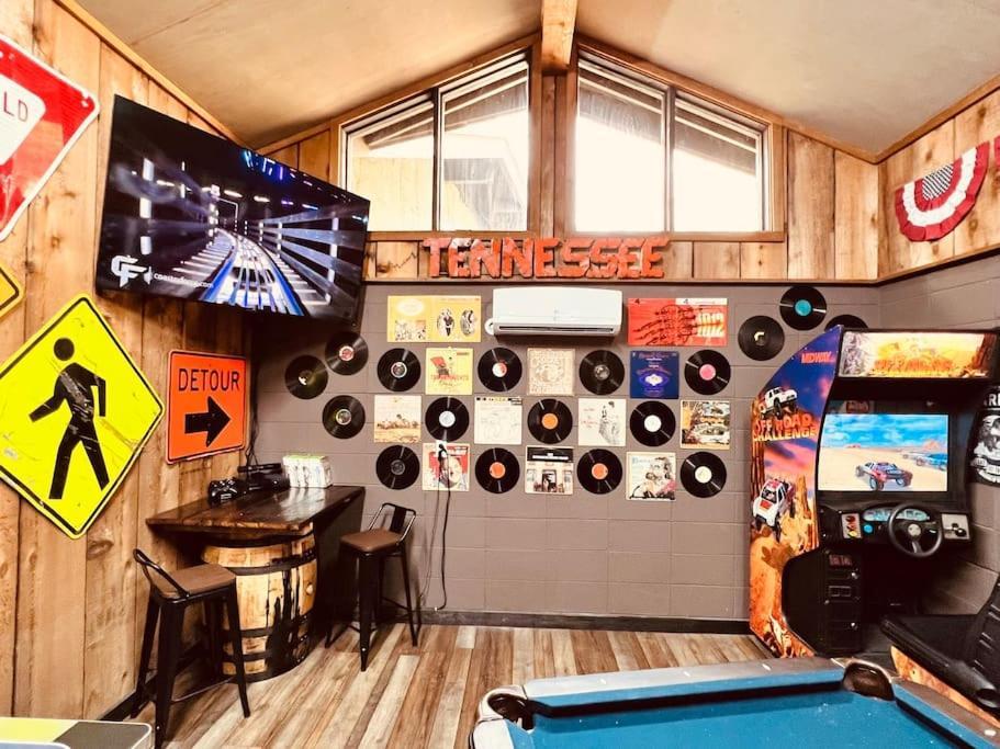 Bourbon Hollow Lodge With Hot Tub And Pool Plus Game Room Only 5 Min To Downtown Гатлінбург Екстер'єр фото