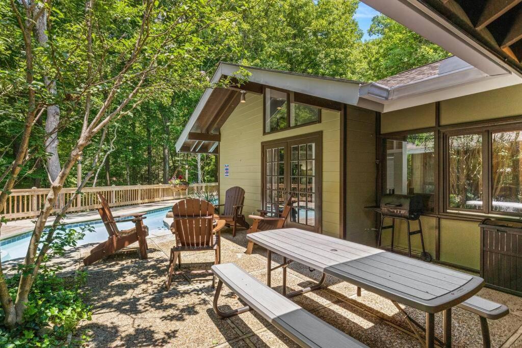 Bourbon Hollow Lodge With Hot Tub And Pool Plus Game Room Only 5 Min To Downtown Гатлінбург Екстер'єр фото
