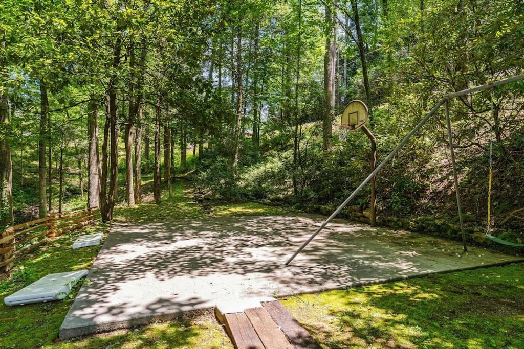 Bourbon Hollow Lodge With Hot Tub And Pool Plus Game Room Only 5 Min To Downtown Гатлінбург Екстер'єр фото